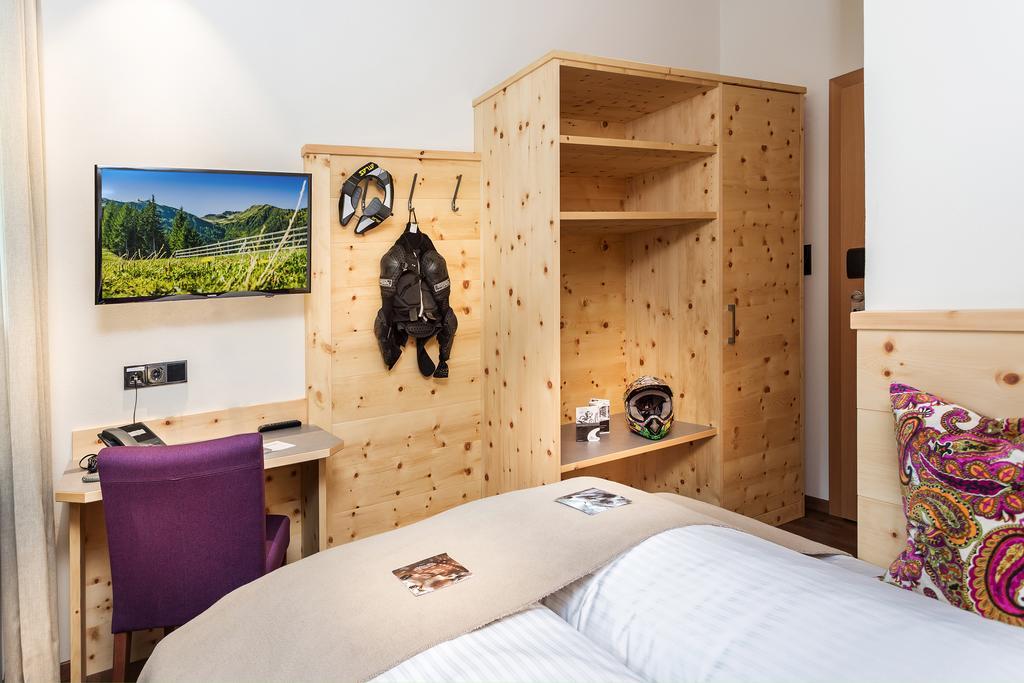 Hotel Talblick Σάαλμπαχ-Χίντεργκλεμ Δωμάτιο φωτογραφία