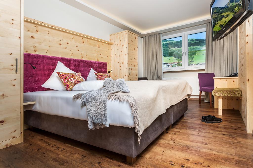 Hotel Talblick Σάαλμπαχ-Χίντεργκλεμ Δωμάτιο φωτογραφία