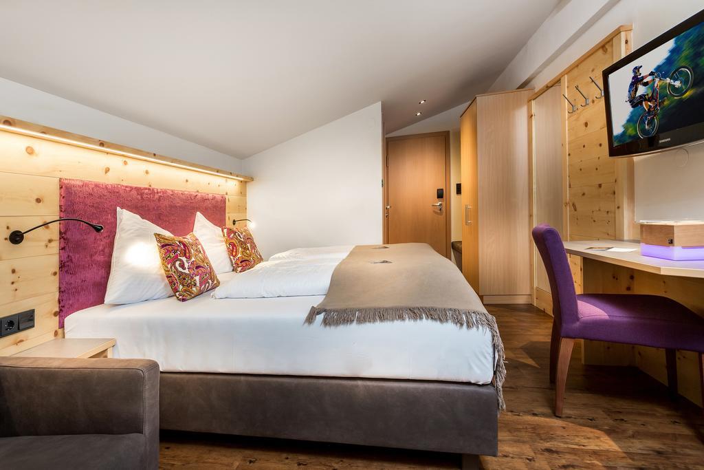 Hotel Talblick Σάαλμπαχ-Χίντεργκλεμ Δωμάτιο φωτογραφία