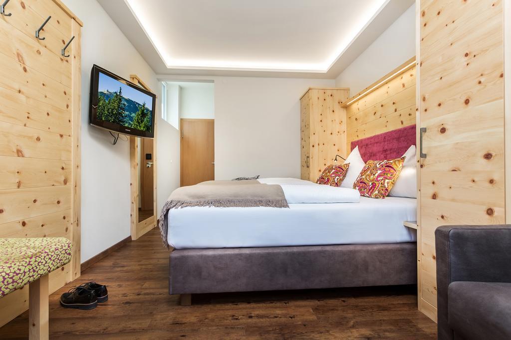 Hotel Talblick Σάαλμπαχ-Χίντεργκλεμ Δωμάτιο φωτογραφία